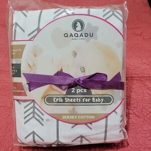 New Qaqadu Jersey Cotton 2 Piece Crib Sheets - Unisex Elephants & Arrows